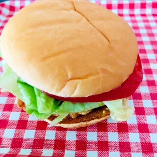 コロッケとトマトのハンバーガー